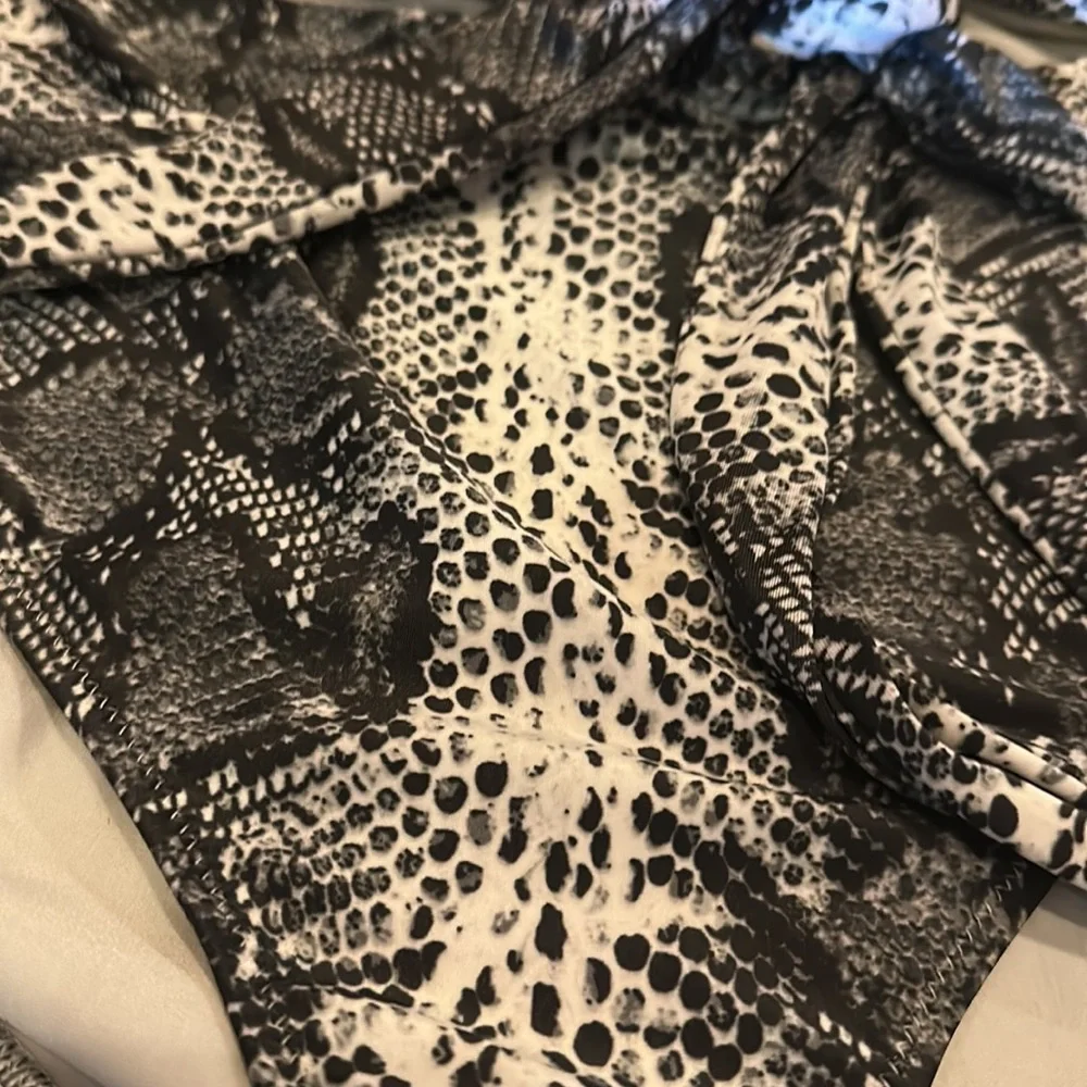 Aerie Snakeskin One Piece Swimsuit sz M - Picture 4 of 7